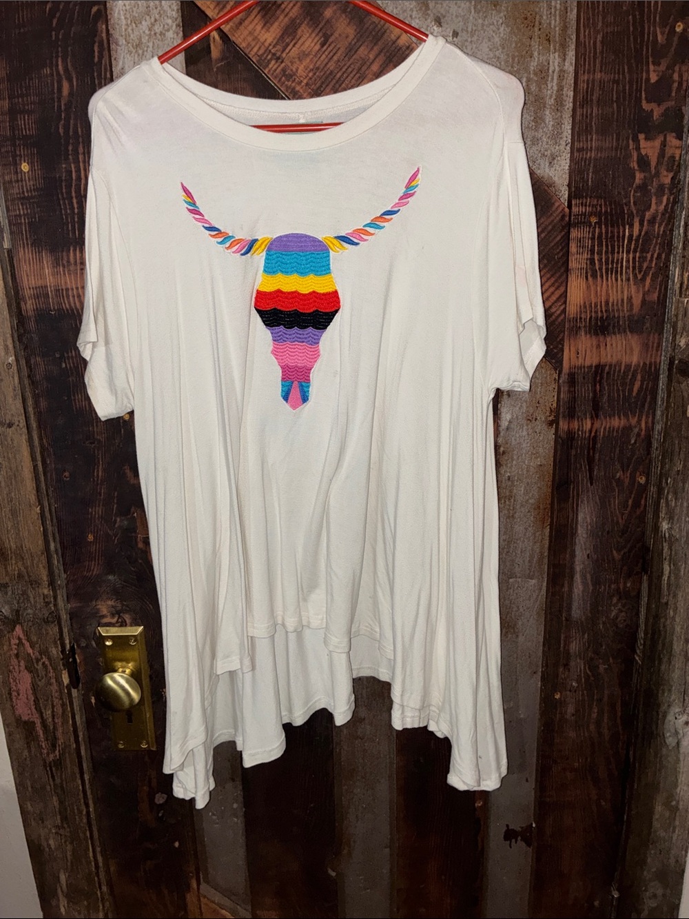 Judith March White Short Sleeve Top with Multicolor Embroidered Bull Skull